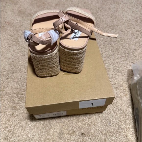 Luxe Women's Cream and Tan Espadrilles - Picture 2 of 5